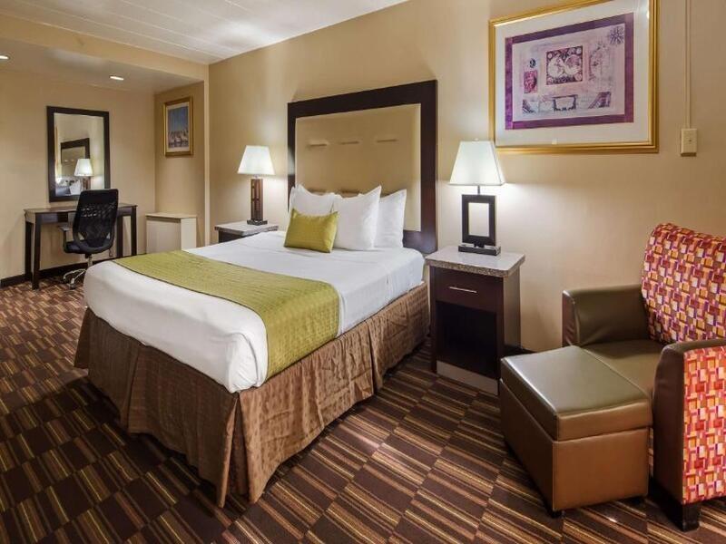 Best Western Louisville East Inn & Suites Екстериор снимка