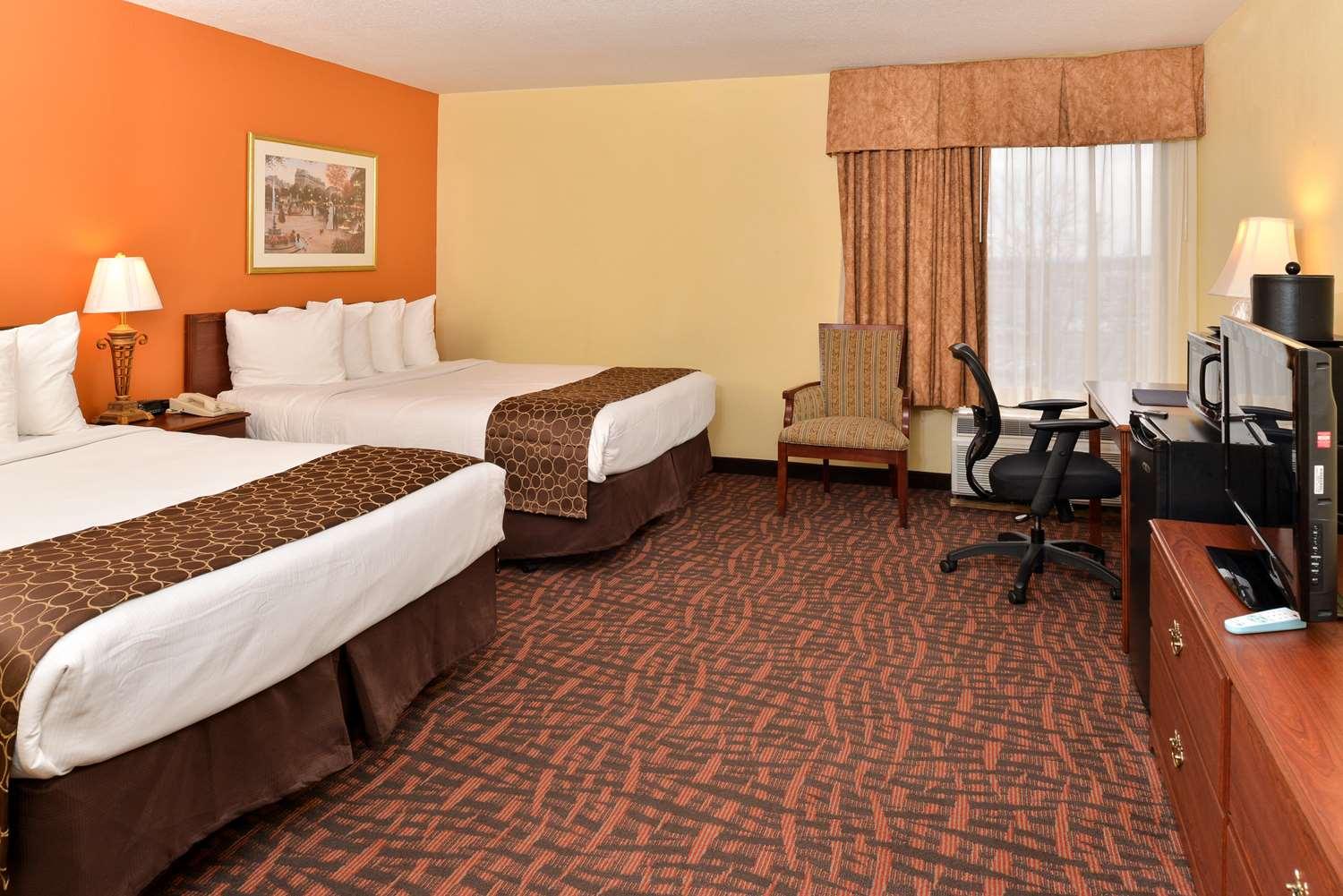 Best Western Louisville East Inn & Suites Екстериор снимка