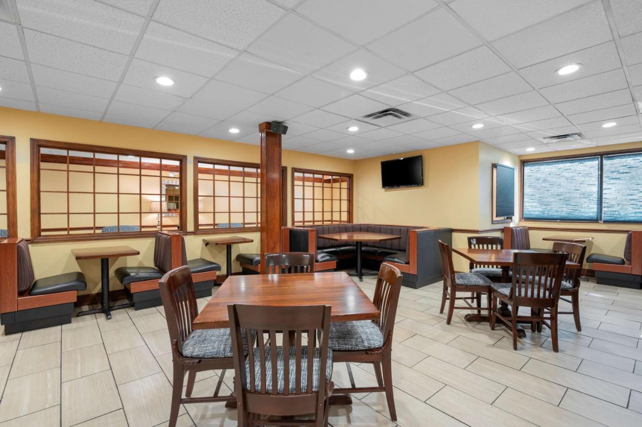 Best Western Louisville East Inn & Suites Екстериор снимка