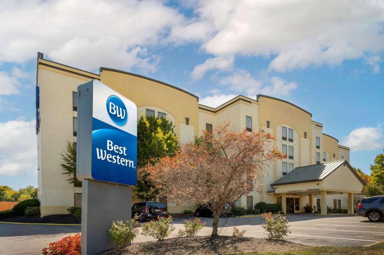 Best Western Louisville East Inn & Suites Екстериор снимка