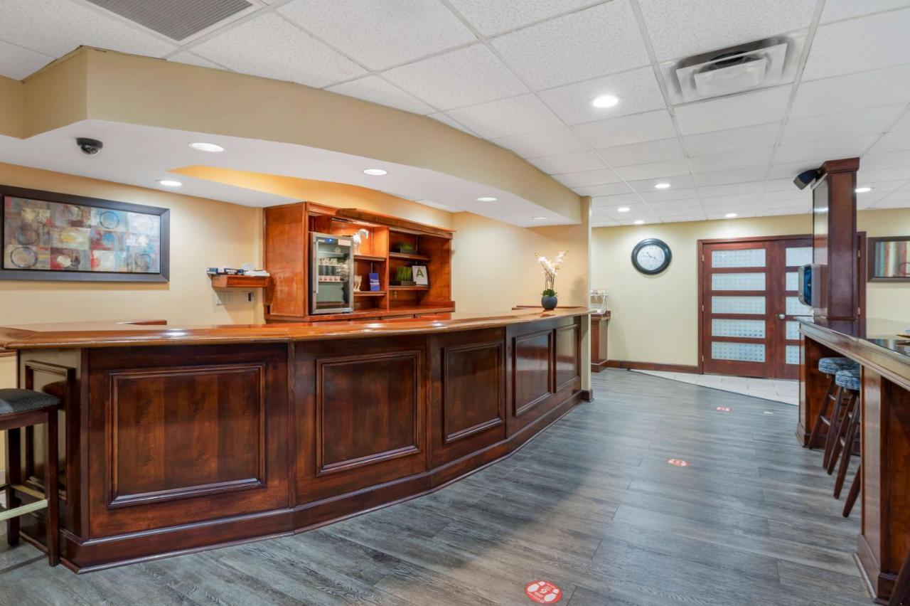 Best Western Louisville East Inn & Suites Екстериор снимка