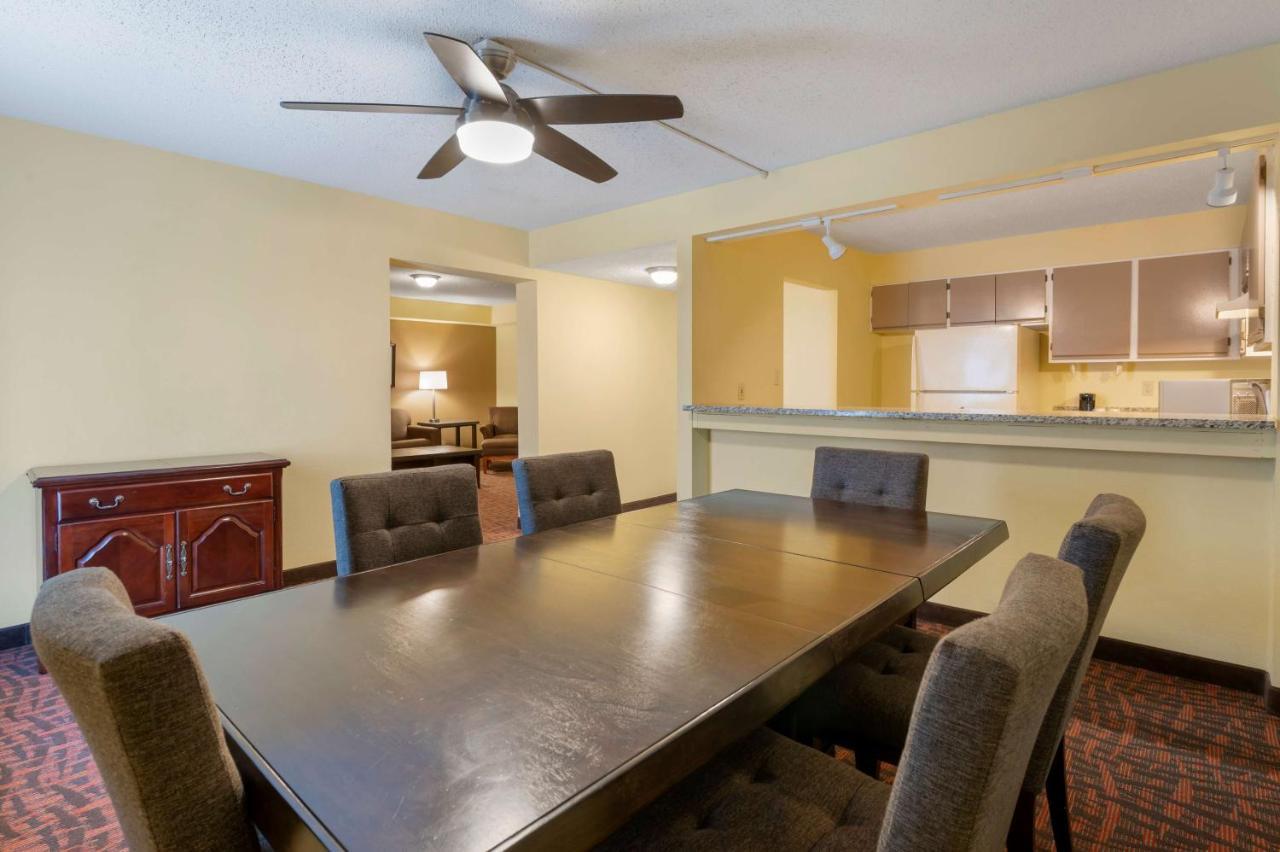 Best Western Louisville East Inn & Suites Екстериор снимка