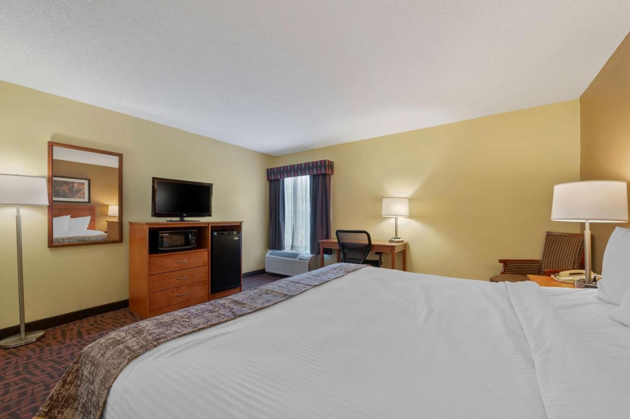 Best Western Louisville East Inn & Suites Екстериор снимка