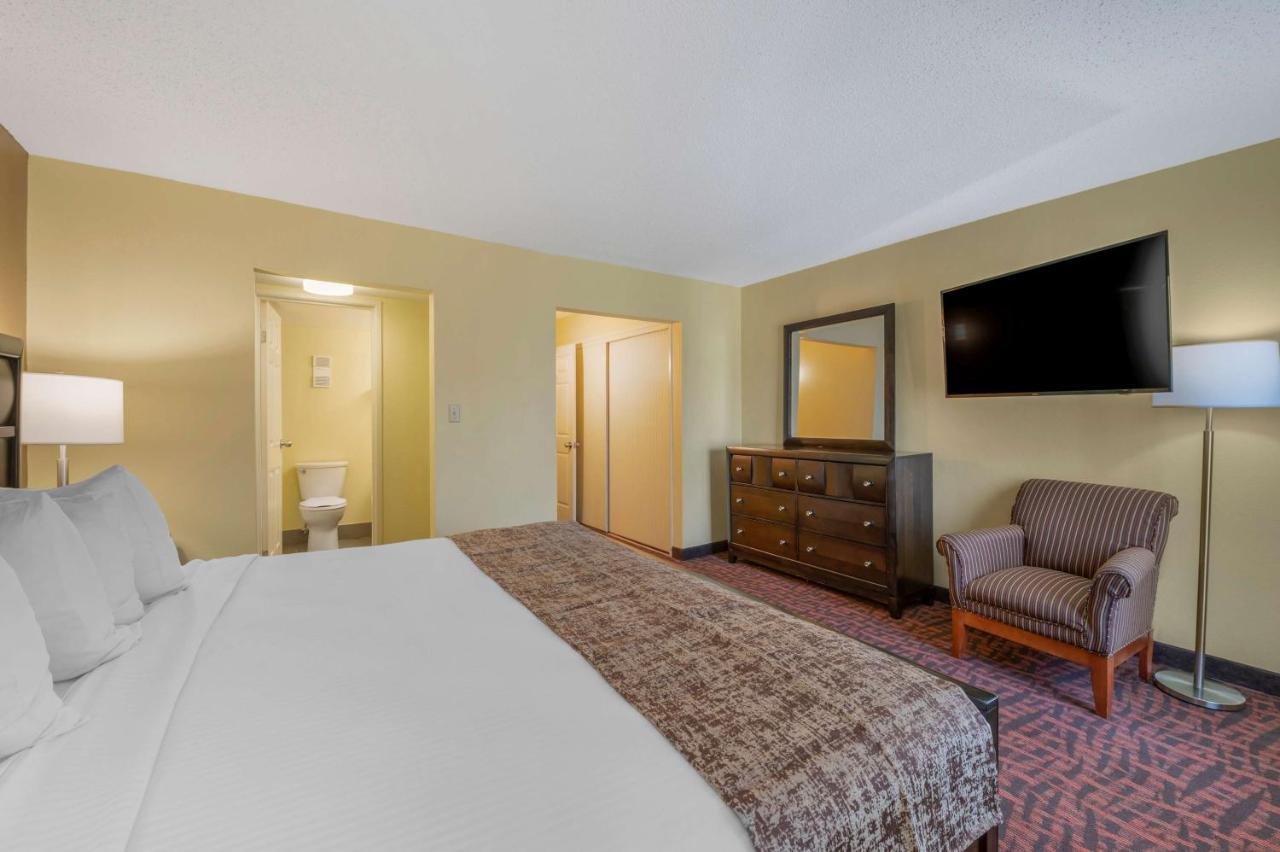 Best Western Louisville East Inn & Suites Екстериор снимка