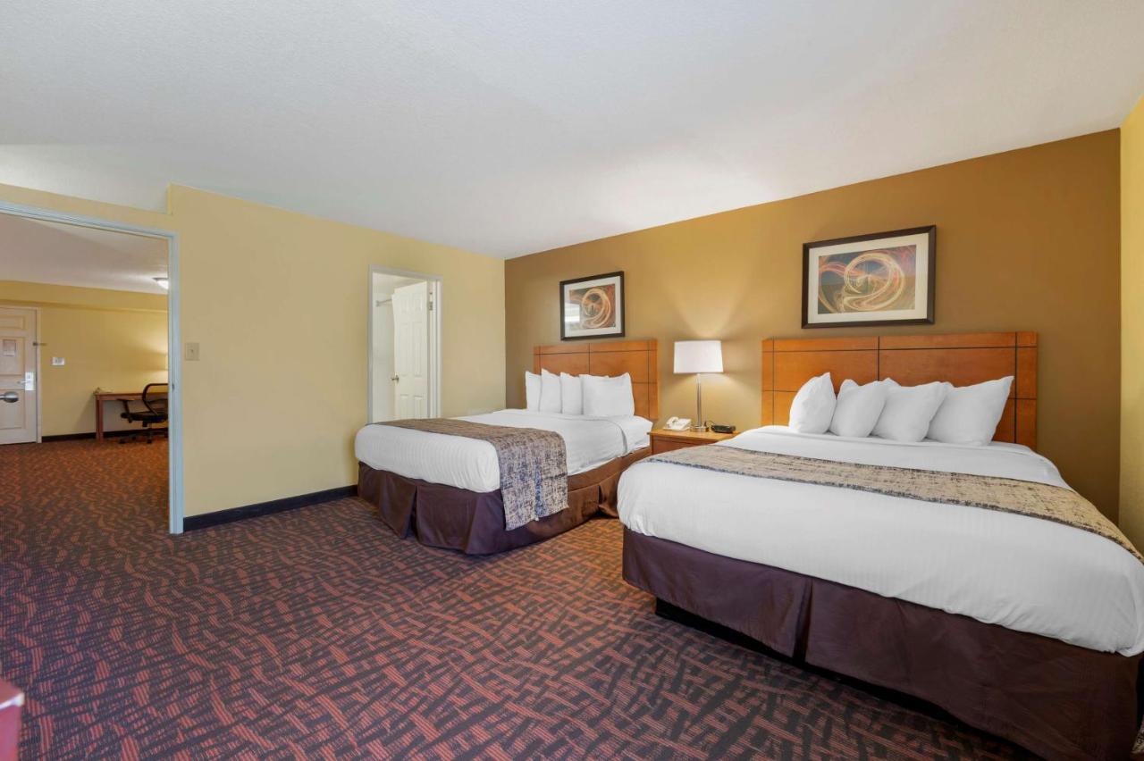 Best Western Louisville East Inn & Suites Екстериор снимка