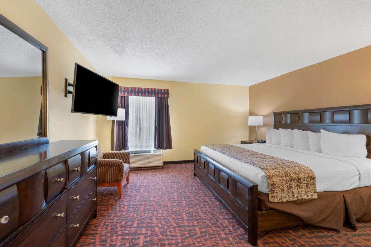 Best Western Louisville East Inn & Suites Екстериор снимка