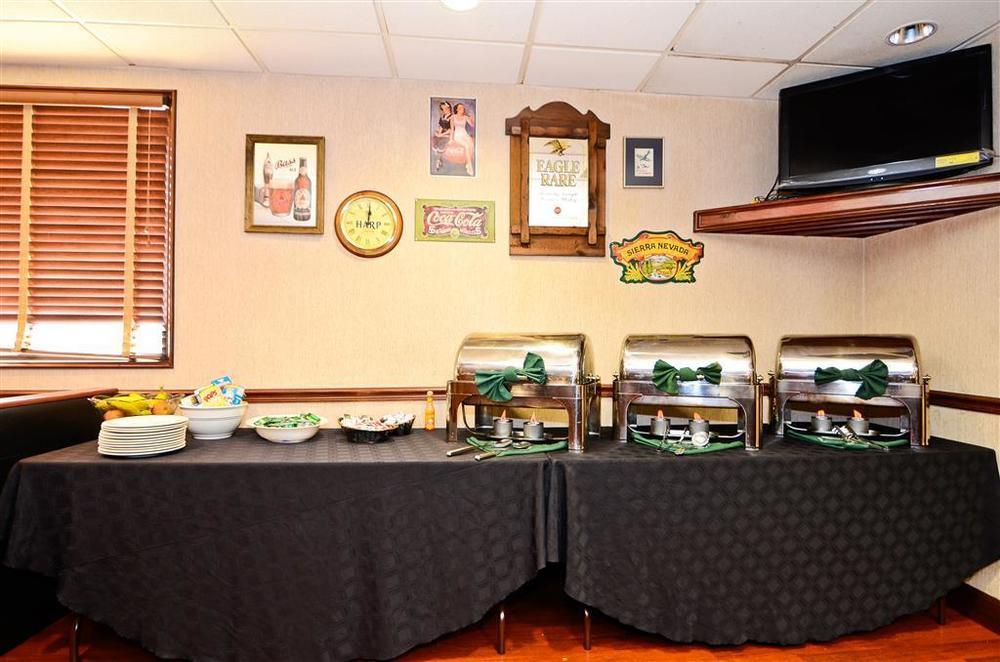 Best Western Louisville East Inn & Suites Ресторант снимка