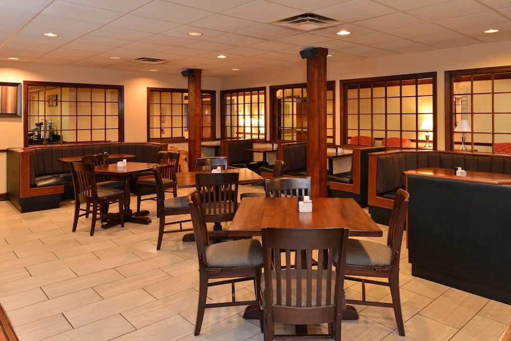 Best Western Louisville East Inn & Suites Екстериор снимка