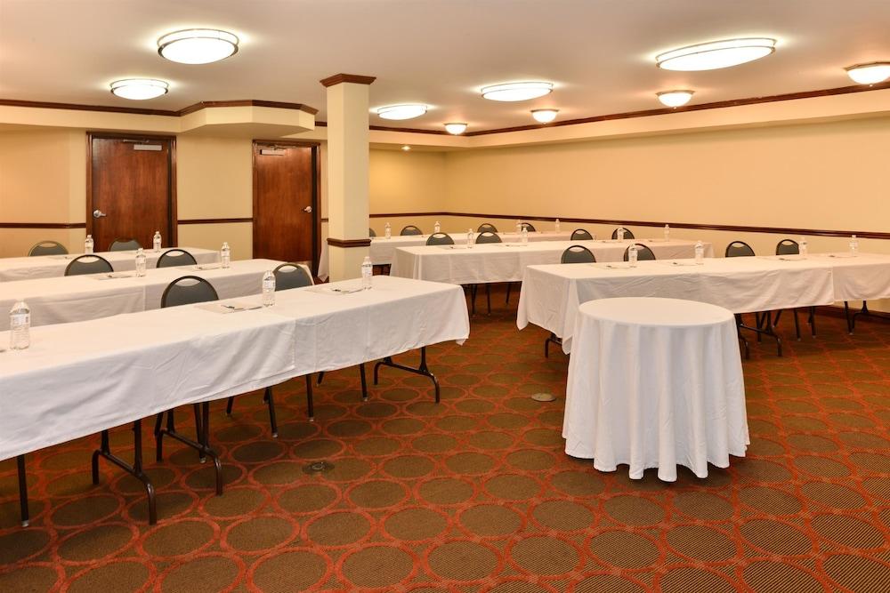 Best Western Louisville East Inn & Suites Екстериор снимка