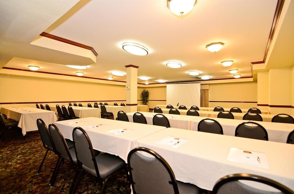 Best Western Louisville East Inn & Suites Екстериор снимка