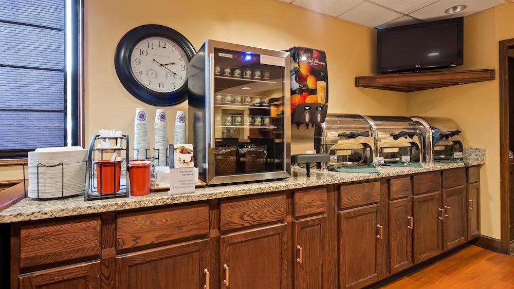 Best Western Louisville East Inn & Suites Екстериор снимка