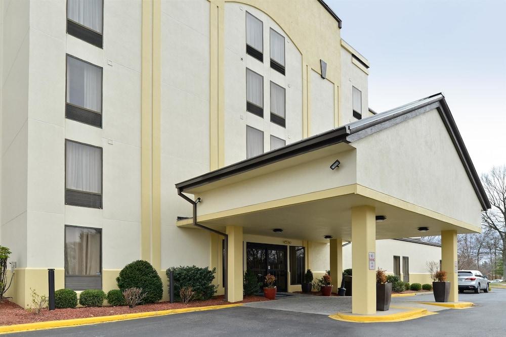 Best Western Louisville East Inn & Suites Екстериор снимка
