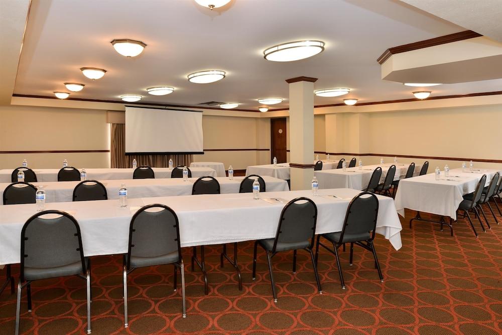 Best Western Louisville East Inn & Suites Екстериор снимка