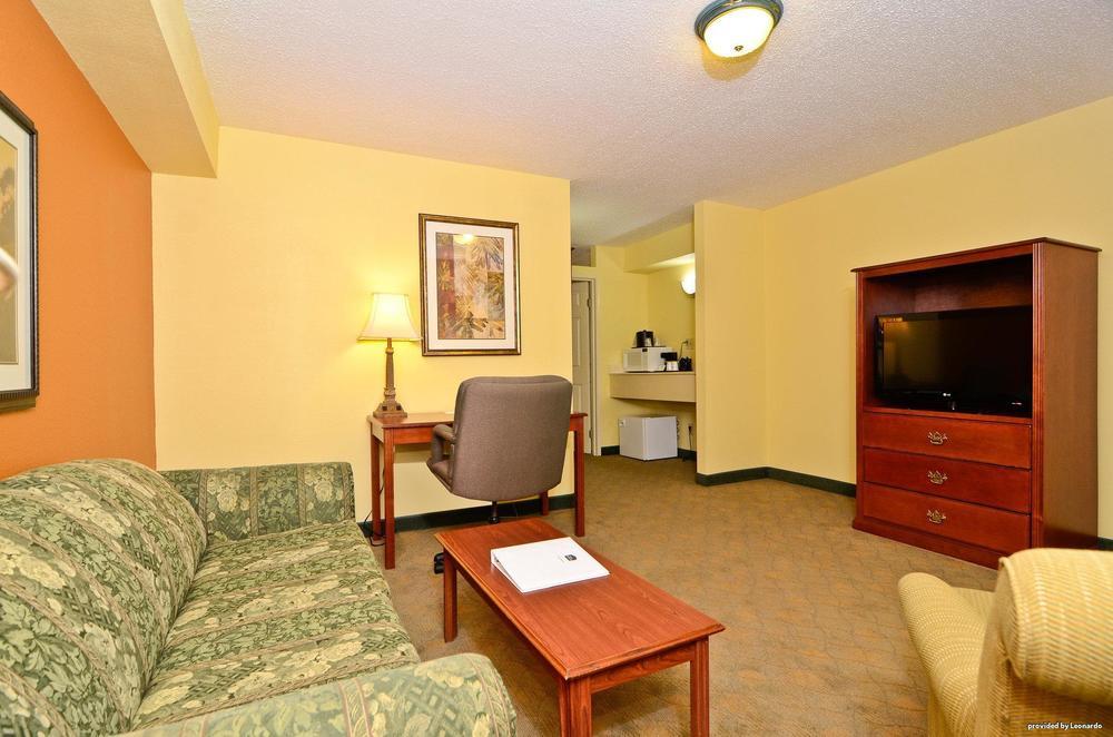 Best Western Louisville East Inn & Suites Стая снимка