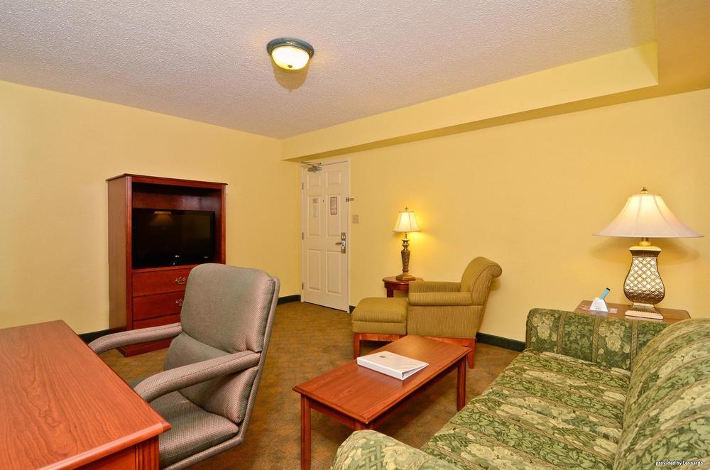 Best Western Louisville East Inn & Suites Стая снимка