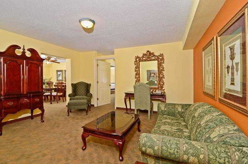 Best Western Louisville East Inn & Suites Екстериор снимка
