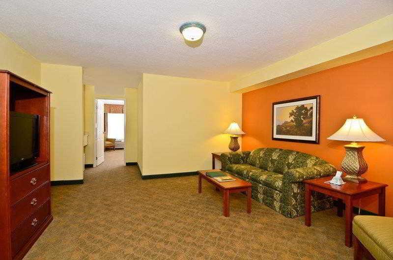 Best Western Louisville East Inn & Suites Екстериор снимка