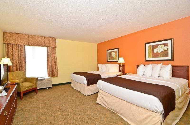 Best Western Louisville East Inn & Suites Екстериор снимка